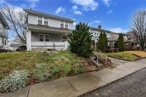 2415 11th St NW, Canton, OH 44708