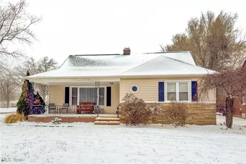 5918 Pearl Rd, Parma, OH 44130