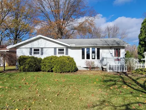 26914 Westwood Ln, Olmsted Twp, OH 44138