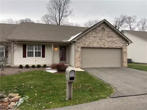 1031 Villa Pl #B, Girard, OH 44420