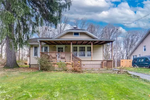 957 Ewart Rd, Akron, OH 44312