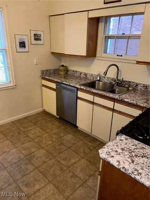 135 E 213th St, Euclid, OH 44123 photo 7