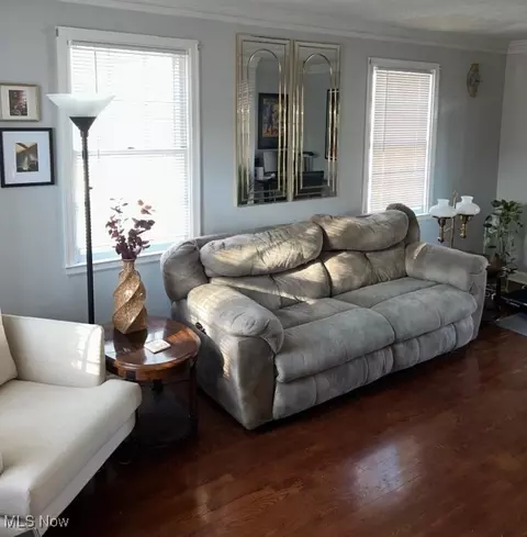 135 E 213th St, Euclid, OH 44123 photo 3