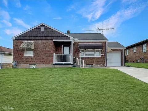 330 Westwood Cir, Steubenville, OH 43952