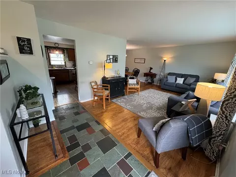 30906 Harrison Rd, Wickliffe, OH 44092 photo 4