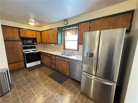 30906 Harrison Rd, Wickliffe, OH 44092 photo 16