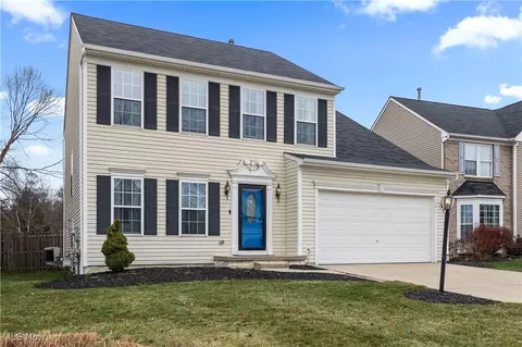 Exterior - 190 Stonepointe Dr, Berea, OH 44017 photo 2 of 5