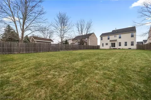 Exterior - 190 Stonepointe Dr, Berea, OH 44017 photo 4 of 5