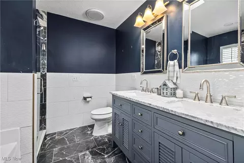 Bath - 190 Stonepointe Dr, Berea, OH 44017 photo 4 of 4