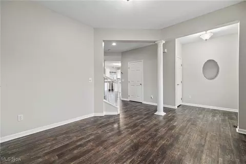 Entry Way - 190 Stonepointe Dr, Berea, OH 44017 photo 1 of 2
