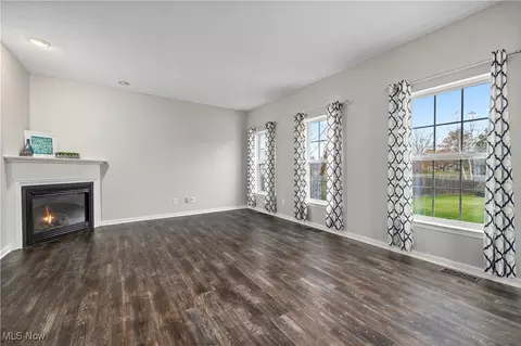 Living - 190 Stonepointe Dr, Berea, OH 44017 photo 3 of 3
