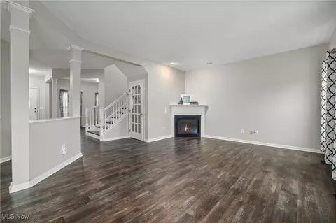 Living - 190 Stonepointe Dr, Berea, OH 44017 photo 2 of 3