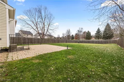 Exterior - 190 Stonepointe Dr, Berea, OH 44017 photo 3 of 5