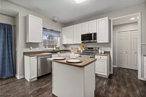 Kitchen - 190 Stonepointe Dr, Berea, OH 44017 photo 1 of 5
