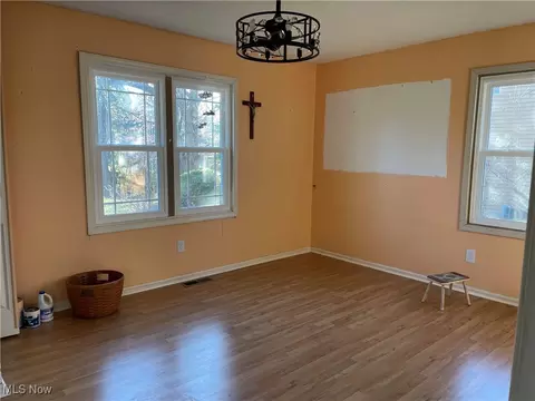 Living - 170 Burns Rd, Elyria, OH 44035 photo 3 of 5