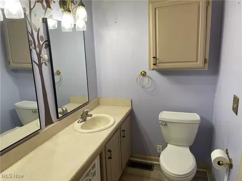 Bath - 170 Burns Rd, Elyria, OH 44035 photo 2 of 4