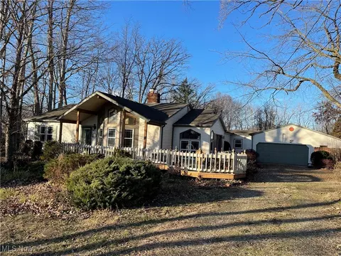 Exterior - 170 Burns Rd, Elyria, OH 44035 photo 2 of 5