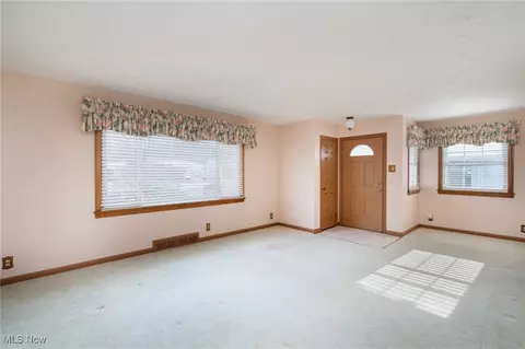 5160 Broadway, Lorain, OH 44052 photo 4