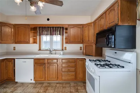 5160 Broadway, Lorain, OH 44052 photo 9