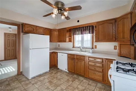 5160 Broadway, Lorain, OH 44052 photo 7