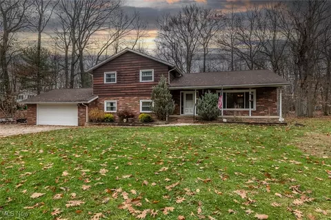 18271 Jefferson Dr, Walton Hills, OH 44146