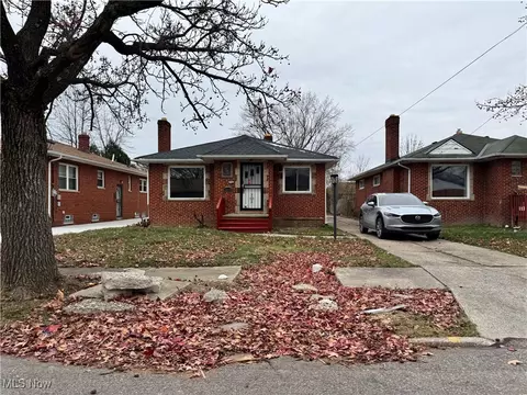 16320 Highview Dr, Cleveland, OH 44128