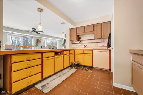 Kitchen - 577 Grayton Rd, Berea, OH 44017 photo 1 of 4
