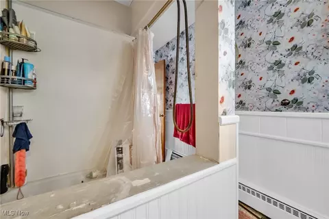 Bath - 577 Grayton Rd, Berea, OH 44017 photo 4 of 5