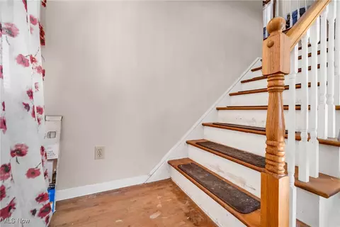 Entry Way - 577 Grayton Rd, Berea, OH 44017 photo 1 of 3