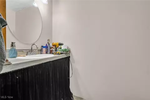 Bath - 577 Grayton Rd, Berea, OH 44017 photo 1 of 5