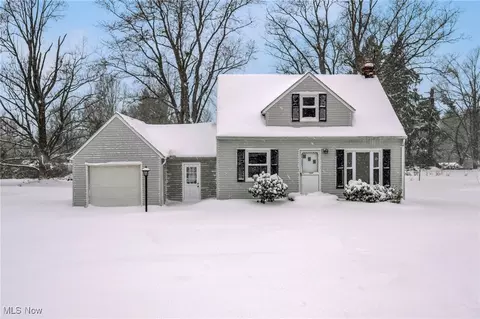 12568 Ward Dr, Chesterland, OH 44026
