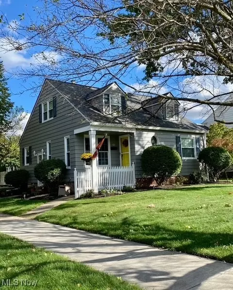 1975 Hampton Rd, Rocky River, OH 44116