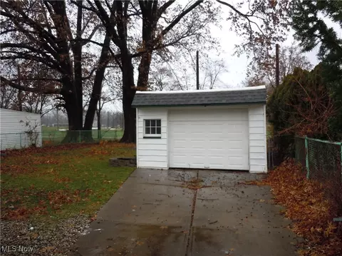24201 Devoe Ave, Euclid, OH 44123 photo 19