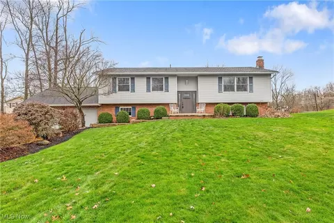 2716 Oakside St NE, Canton, OH 44721