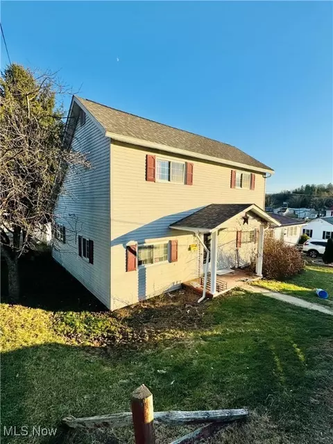 322 W Brown St, Crooksville, OH 43731