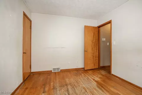 Bedroom - 1720 E 230th St, Euclid, OH 44117 photo 3 of 4