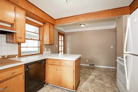 Kitchen - 1720 E 230th St, Euclid, OH 44117 photo 2 of 2