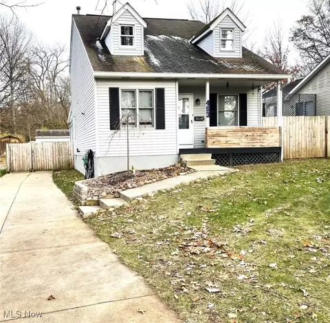 493 Crestview Ave, Akron, OH 44320