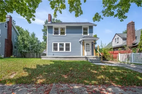 656 S Sunset View Dr, Akron, OH 44320