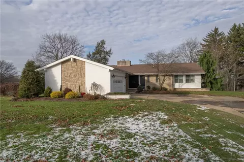 2925 Parkridge Cir NW, Canton, OH 44718