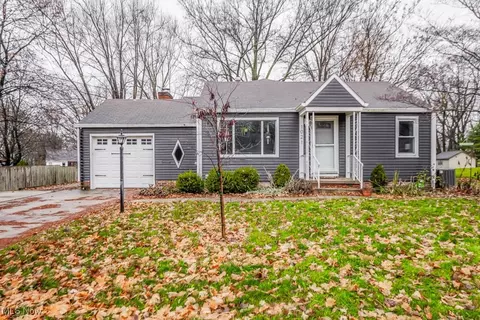 1021 Lois Ave NW, North Canton, OH 44720
