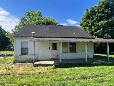 23 Hotel Ln, Palestine, WV 26160