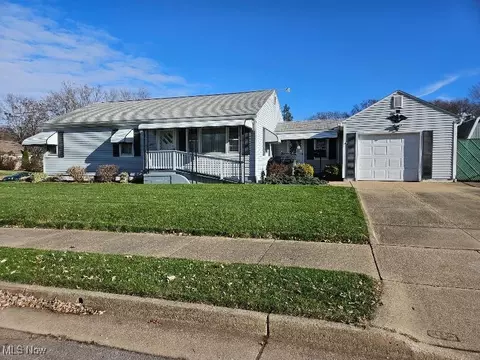 203 Ripley Ave, Akron, OH 44312