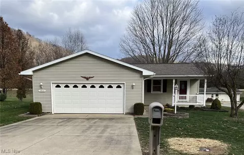1911 Brightwood Rd SE, New Philadelphia, OH 44663
