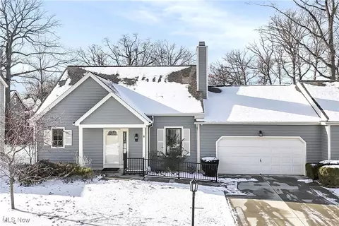 45 Pond Dr #45, Rocky River, OH 44116