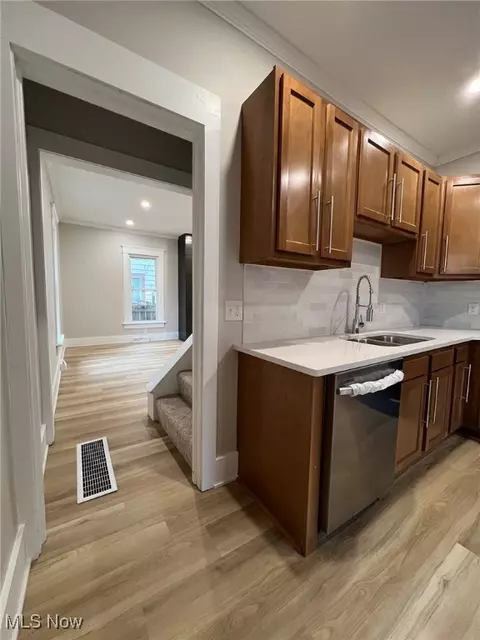 319 E 7th St, Dover, OH 44622 photo 17