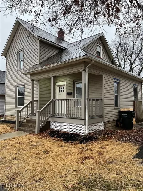 319 E 7th St, Dover, OH 44622