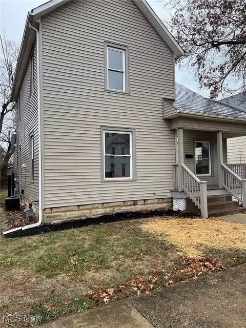 319 E 7th St, Dover, OH 44622 photo 2
