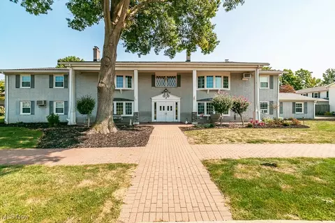3 Meadowlawn Dr #24, Mentor, OH 44060