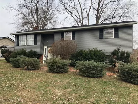 3700 Mona Dr, Zanesville, OH 43701